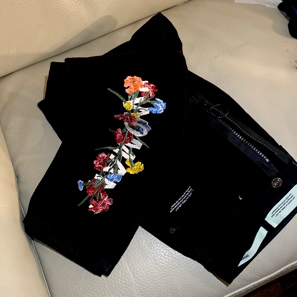 🔥NEW🔥STUNNING!!! OFF-WHITE Denim Label “WOMAN” Black Denim with Embroidered
